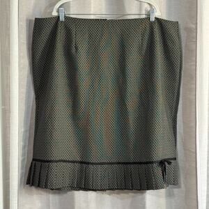 Geometric Skirt Size 24W Modern Business Pleated Tailored